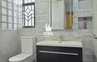 5 Bed Townhouse with En Suite in Kyuna - 12