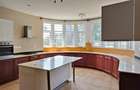 5 Bed Townhouse with En Suite in Rosslyn - 2