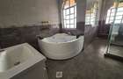 6 Bed House with En Suite in Runda - 16