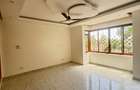 3 Bed Apartment with En Suite at Off Links Road - 8