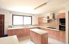 5 Bed Townhouse with En Suite at Lavington - 16