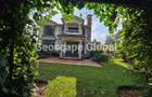 4 Bed House with En Suite in Rosslyn - 1
