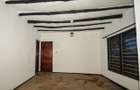 4 Bed House with En Suite at Hs82 - 8