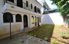 5 Bed Villa with En Suite in Riverside - 9