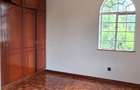 5 Bed Townhouse with En Suite at Off Convent Drive - 16