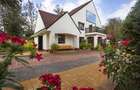 6 Bed House with En Suite at Hillcrest Dr - 1