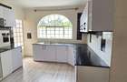 5 Bed Townhouse with En Suite at Lavington Road - 12