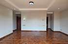 4 Bed Apartment with En Suite in Riverside - 18