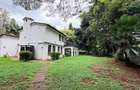4 Bed Villa with En Suite in Hill View - 14