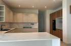 5 Bed Townhouse with En Suite in Brookside - 10
