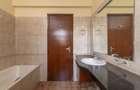 3 Bed Apartment with En Suite at Riverside Drive - 18