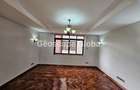 4 Bed Apartment with En Suite in Riverside - 6