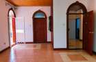 5 Bed Villa with En Suite in Rosslyn - 11