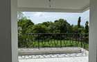 3 Bed Apartment with En Suite at Beach Road - 7