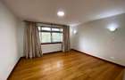 5 Bed Townhouse with En Suite in Spring Valley - 10