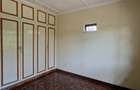 4 Bed House with En Suite in Nyari - 11