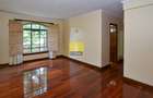 3 Bed Apartment in Riverside - 9