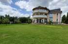 6 Bed House with En Suite in Runda - 1