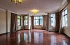 1 Bed Apartment with En Suite at Kilimani - 4
