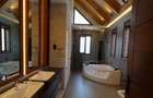 5 Bed Townhouse with En Suite in Runda - 9