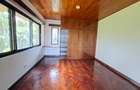 5 Bed House with En Suite at Close To Un - 10