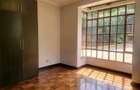 4 Bed House with En Suite in Rosslyn - 11