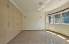 4 Bed House with En Suite in Riverside - 10