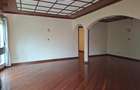 5 Bed House with En Suite at Benin Dr - 15