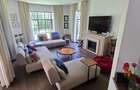 5 Bed House with En Suite at Mimosa Drive - 16