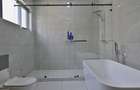 6 Bed Townhouse with En Suite in Lavington - 12