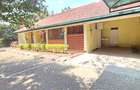 4 Bed House with En Suite in Lavington - 2