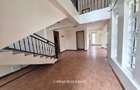 5 Bed Townhouse with Garden in Thome - 2
