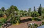 10 Bed House with Garden at Rosslyn Lone Tree - 1