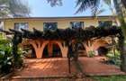 5 Bed House with En Suite in Lavington - 3