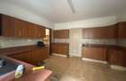 5 Bed Townhouse with En Suite in Lavington - 4
