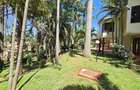 4 Bed House with En Suite in Hill View - 1