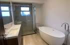 4 Bed Apartment with En Suite in Rosslyn - 6