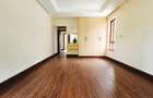 5 Bed Villa with En Suite in Spring Valley - 17