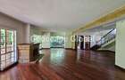 5 Bed House with En Suite in Rosslyn - 2