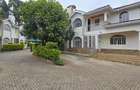 5 Bed Townhouse with En Suite at Off Convent Drive - 3