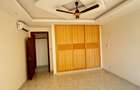 3 Bed Apartment with En Suite at Off Links Road - 12