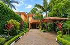 4 Bed Townhouse with En Suite in Brookside - 1