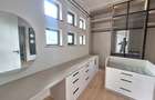 5 Bed Townhouse with En Suite at Lavington Green - 16