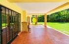 5 Bed House with En Suite in Rosslyn - 2