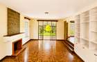 4 Bed House with En Suite in Rosslyn - 2