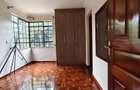 4 Bed Townhouse with En Suite at Close To Isk - 16