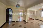 5 Bed House with En Suite in Riverside - 2