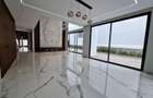 6 Bed Townhouse with En Suite in Lavington - 3