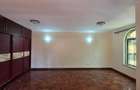 5 Bed Townhouse with En Suite at Othaya Road - 18