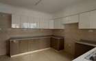 3 Bed Apartment with En Suite at Hatheru Road - 10